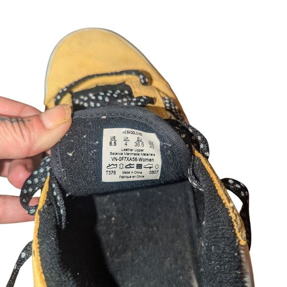 🛍️ Vans Black and Yellow Sneakers Size 6.5 - Picture 3 of 5